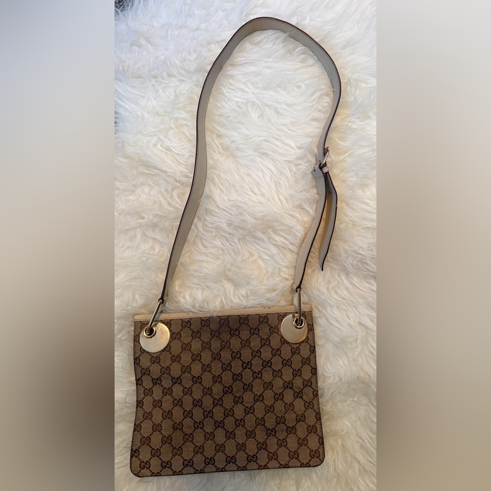 Gucci Beige Brown Monogram Crossbody Bag with Gold Hardware - Picture 2 of 13